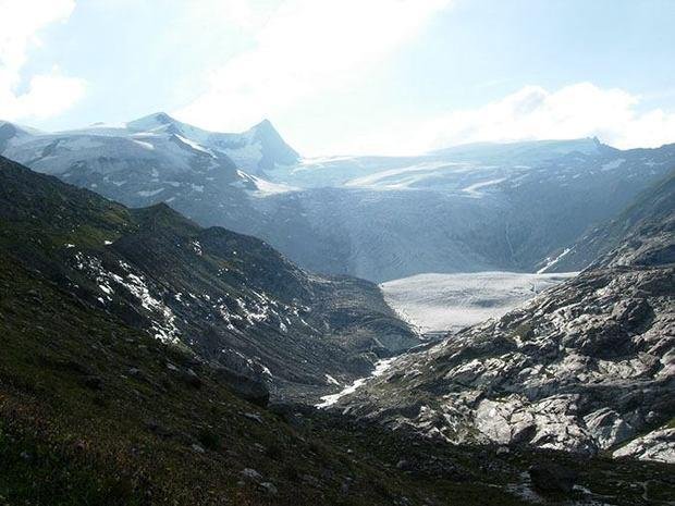 556646_397718000277921_886896110_n